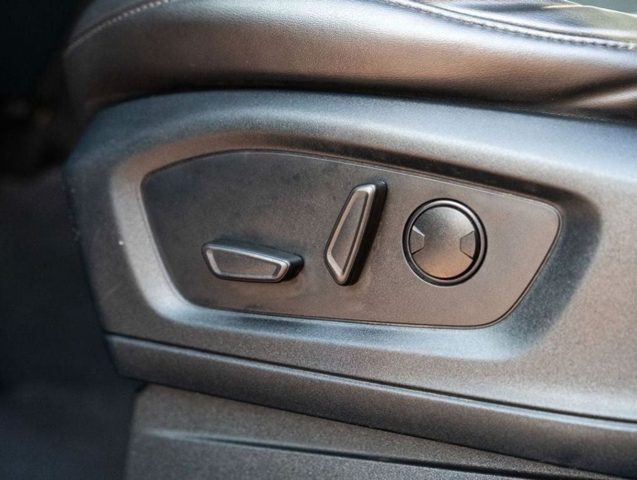 Ford Explorer XLT 200A 2.3L 4WD