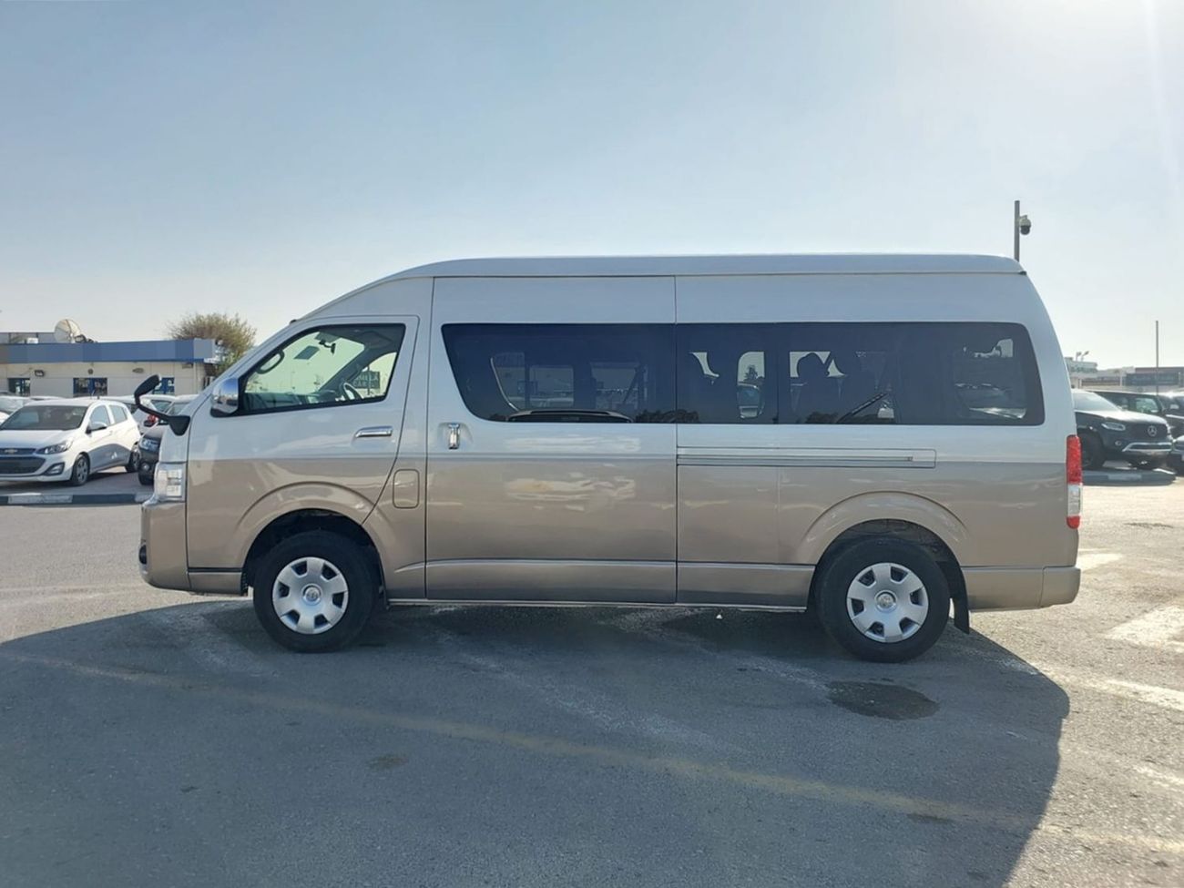 Toyota Hiace TOYOTA HIACE COMMUTER VAN RHD 2016 MODEL 2.7 L PETROL AUTOMATIC(PM10044)