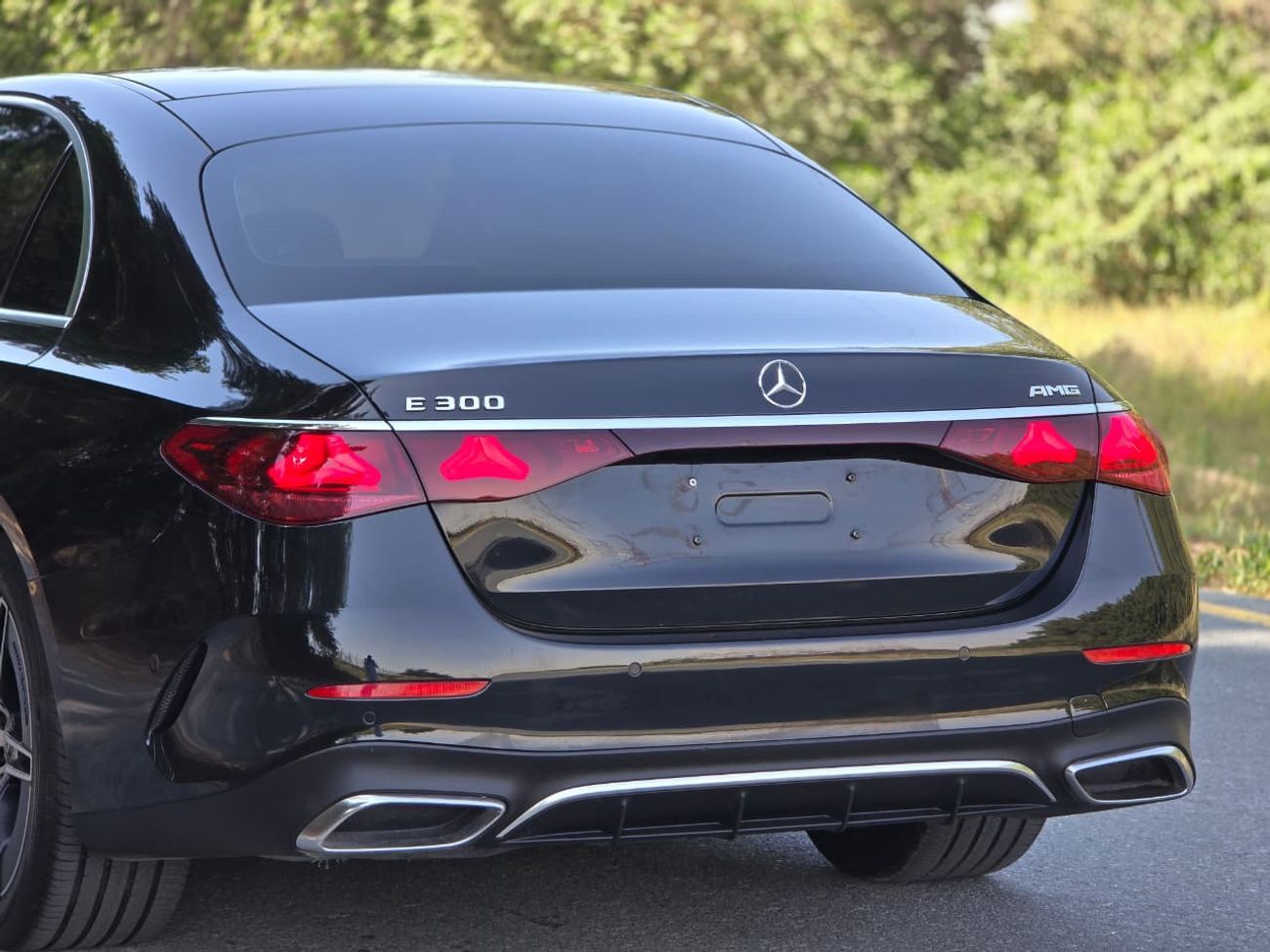 مرسيدس بنز E300 MERCEDES E-300 2024 // ORGINAL PAINT // LOW MILEAGE // PERFECT CONDITION // FULL OPITION