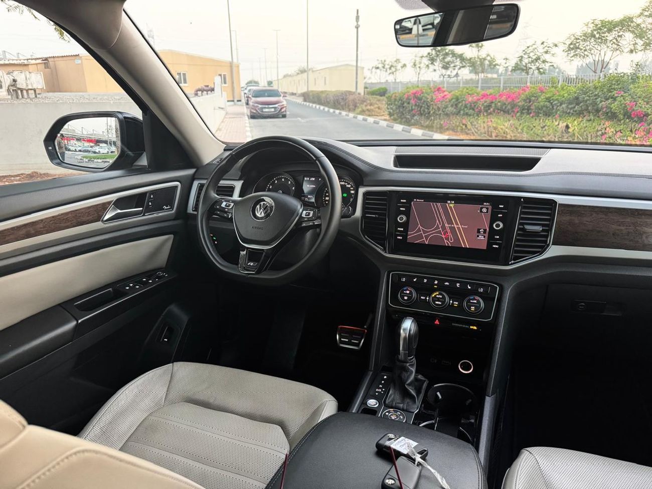 Volkswagen Teramont R-Line 3.6L VOLKSWAGEN TERAMONT 2019 GCC R LINE V6 FULL OPTIONS 7 SEATER WITH ONE YEAR DEALER WARRAN