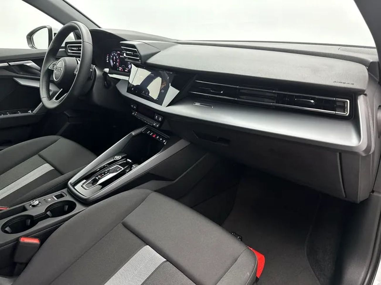 أودي A3 35 TFSI S Line 1.4L Sedan 35 TFSI 150hp Standard (Ref# 84620)