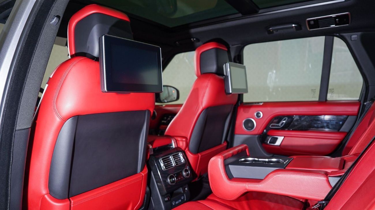 Land Rover Range Rover Vogue SE 5.0L | AED 4,033 PM | Warranty Dec-2025 | GCC