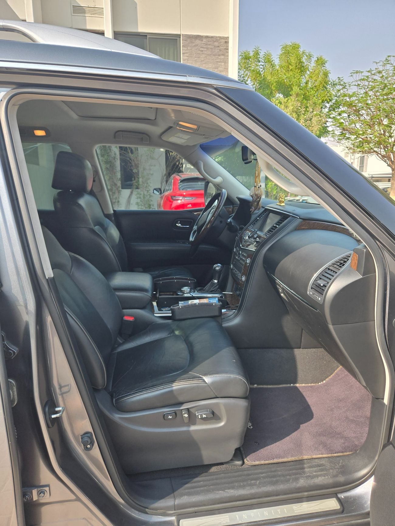 إنفينيتي QX80 لاكجوري LUXURY