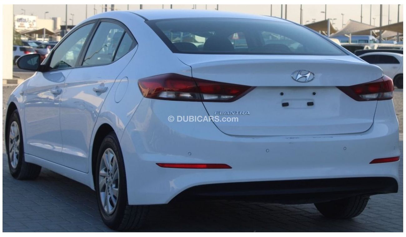 Hyundai Elantra GL Hyundai Elantra 2018 GCC in excellent condition without accidents