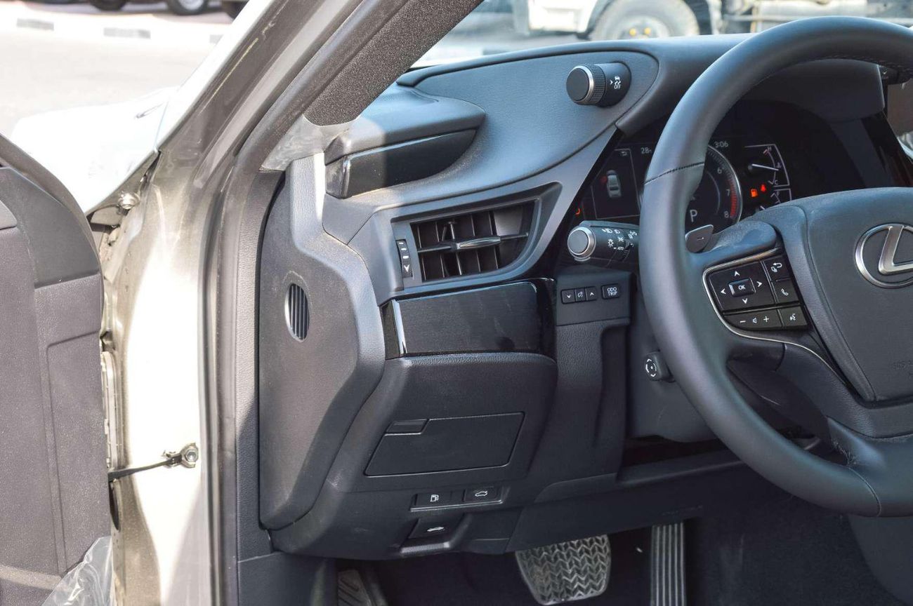 لكزس ES 350 LEXUS ES350 3.5L FWD PETROL SEDAN 2025