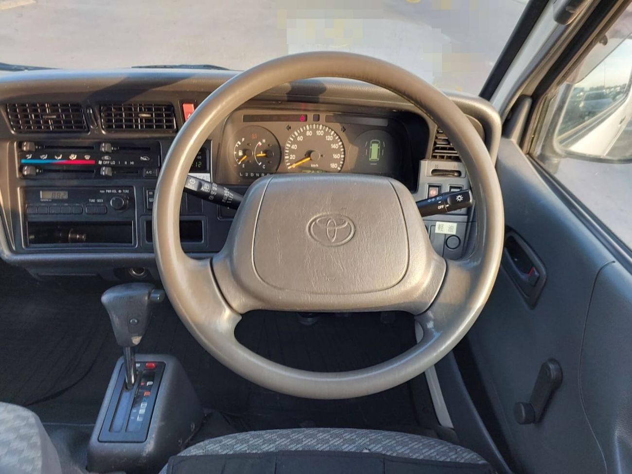 تويوتا هاياس TOYOTA HIACE COMMUTER VAN RHD 2003 MODEL 3.0 L DIESEL AUTOMATIC(PM03773)