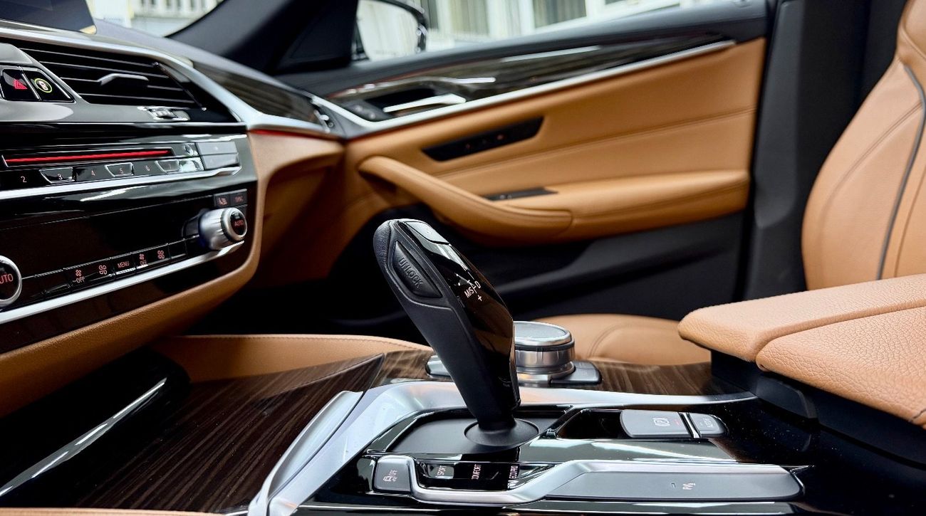 BMW 530i Luxury 2.0L