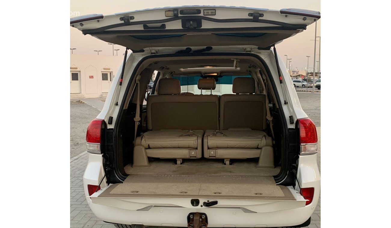 Toyota Land Cruiser Toyota land Cruise GCC / 2011 / V8 / IN VERY GOOD CONDITION