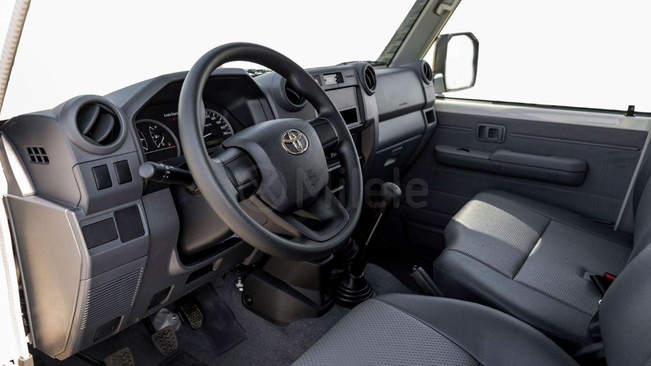 تويوتا لاند كروزر 76 TOYOTA LAND CRUISER 76