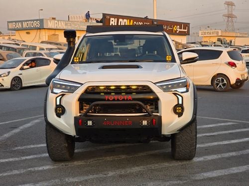 Toyota 4Runner 2023 Model 4x4 , Push button and leather seats with low mileage