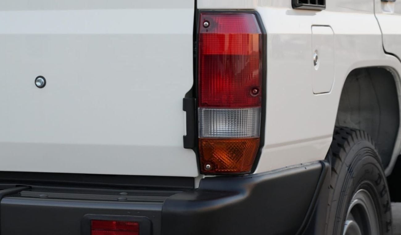 تويوتا لاند كروزر 70 LC76 STD Std 4.2L 4WD 5 doors
