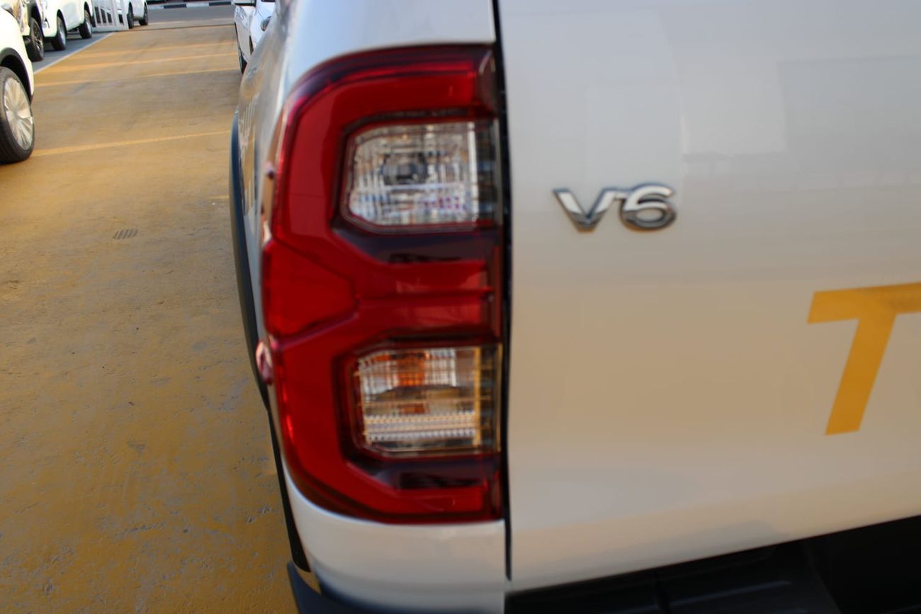 تويوتا هيلوكس | Toyota Hilux Adventure 4.0L V6 | Double Cabin Pickup | Petrol | 4WD | GCC Specs | Export Ready |