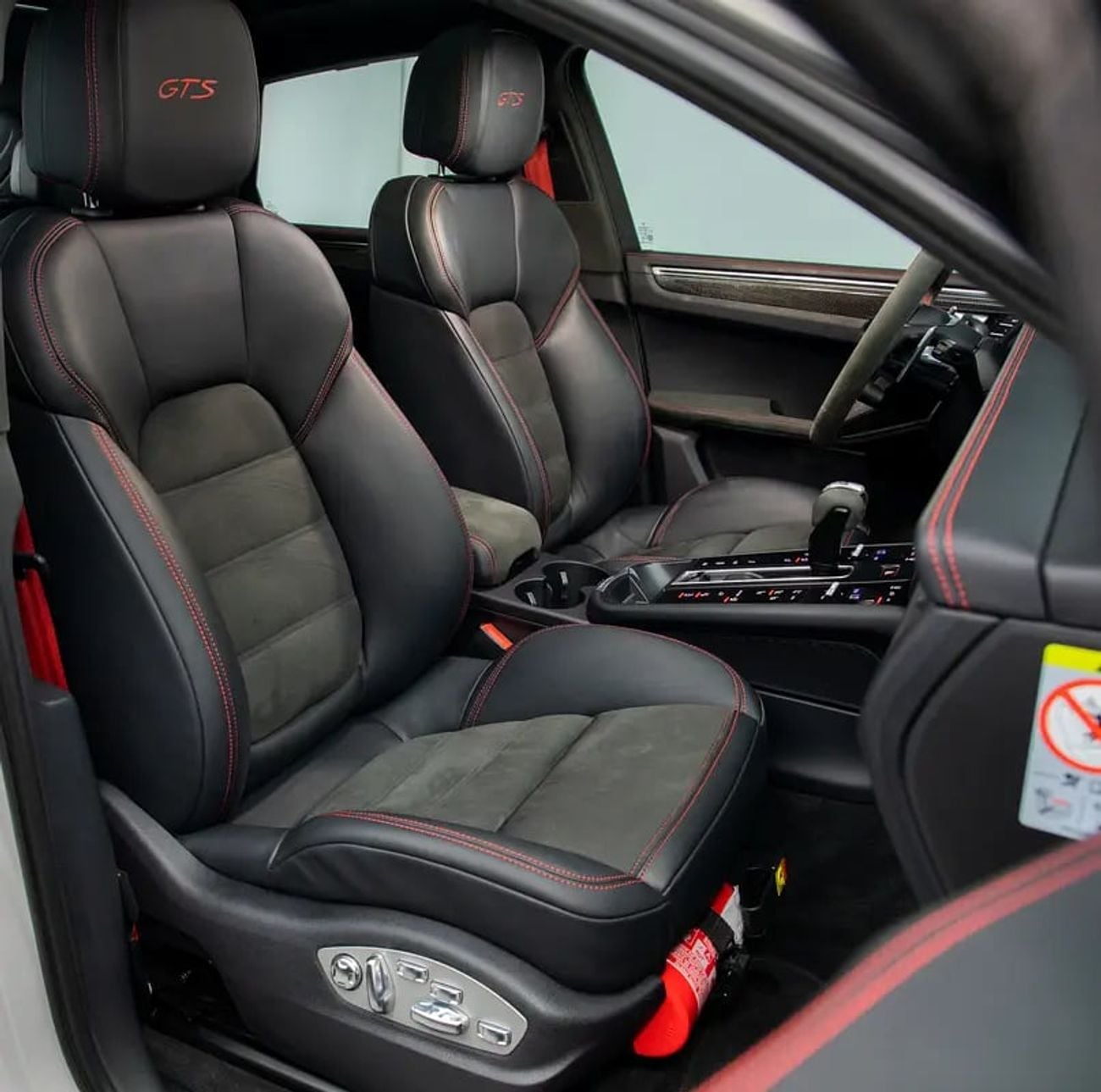 Porsche Macan GTS Service History • Huge Specification • GCC Specs