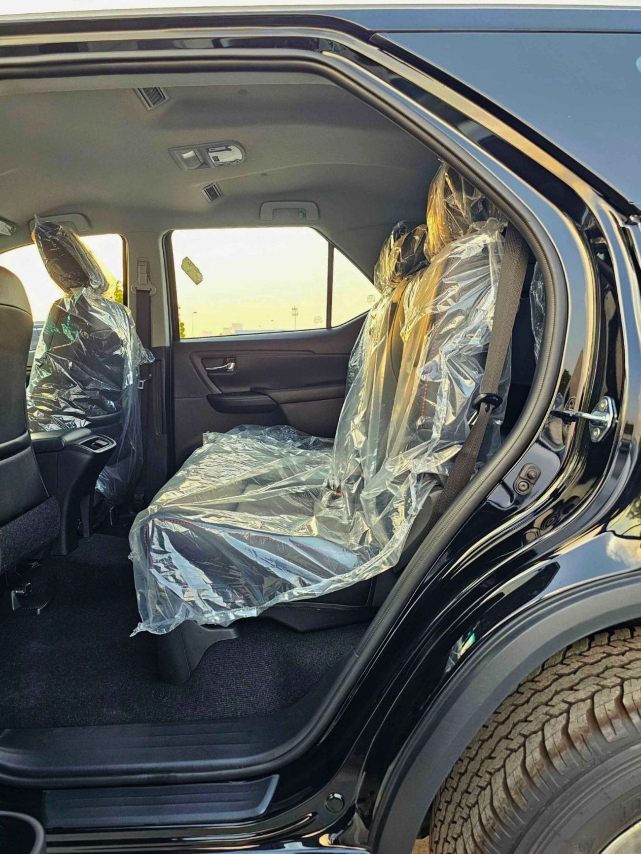 تويوتا فورتونر SR5/AUTO AC, LEATHER, POWER SEATS / 2.7L PETROL V4 4WD/CODE#FPGO