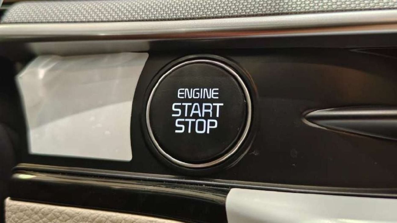 Kia K5 2.5L GDI DOHC, 4-cylinder, Dual CVVT (Euro 4). 5 Seater. 4 Door. FWD