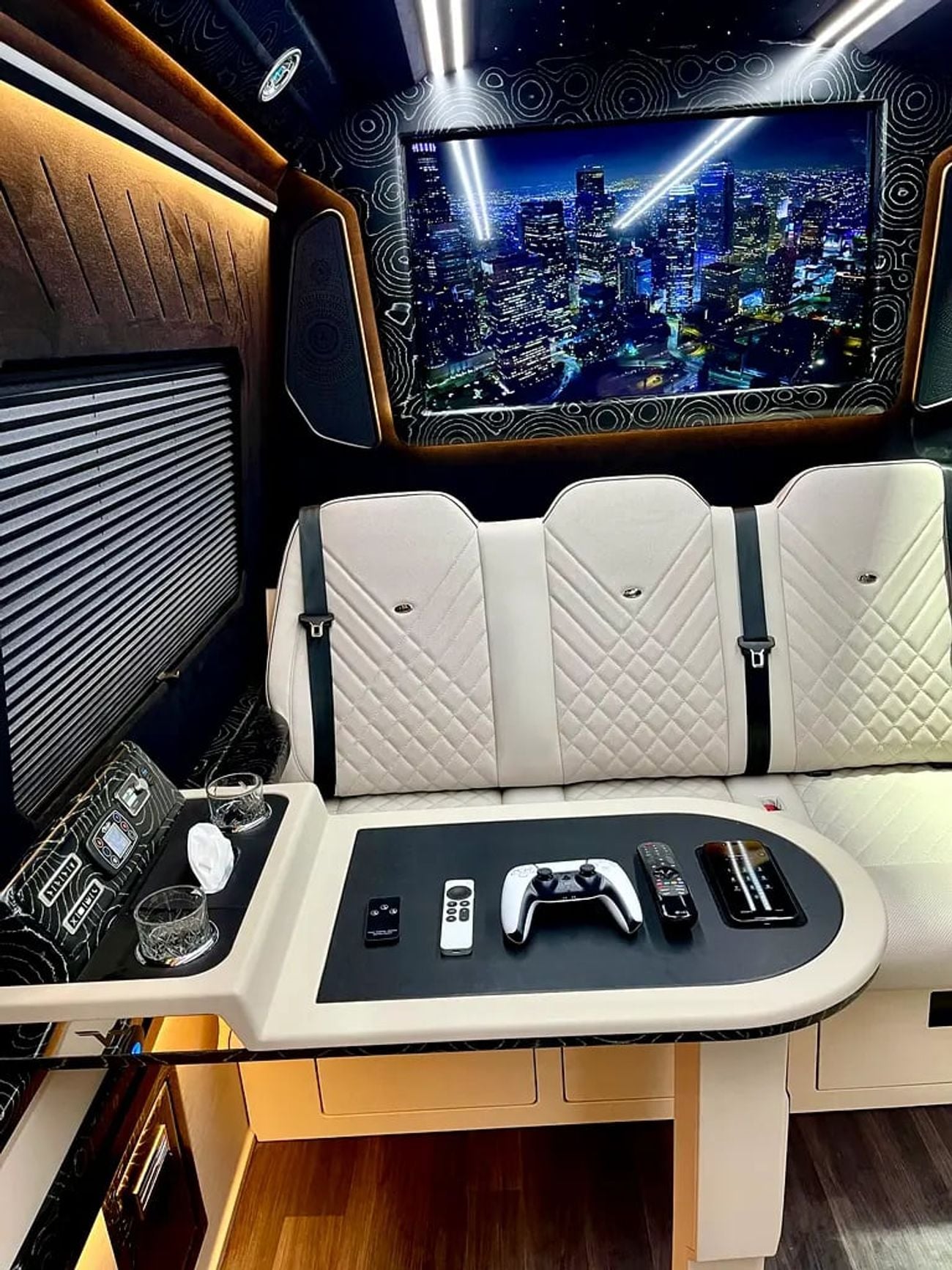 Mercedes-Benz Sprinter VVIP MERCEDES with Bathroom, Additional AC and Air Suspension - 2 Years Warranty VLINE