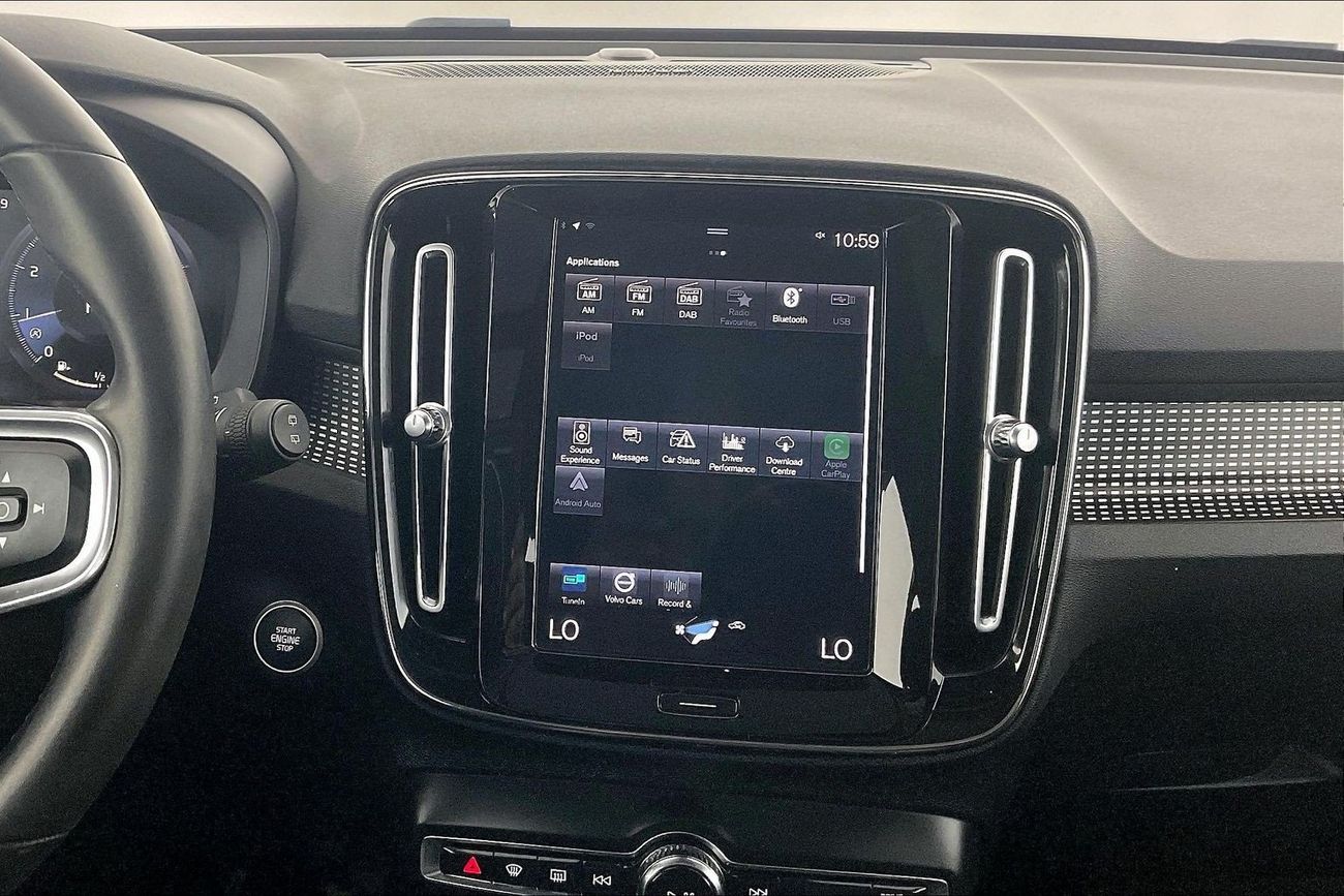 فولفو XC 40 T4 R Design | National Day Celebration | شامل الضمان | 0 ﺪﻔﻋﺓ ﺃﻮﻟﻯ