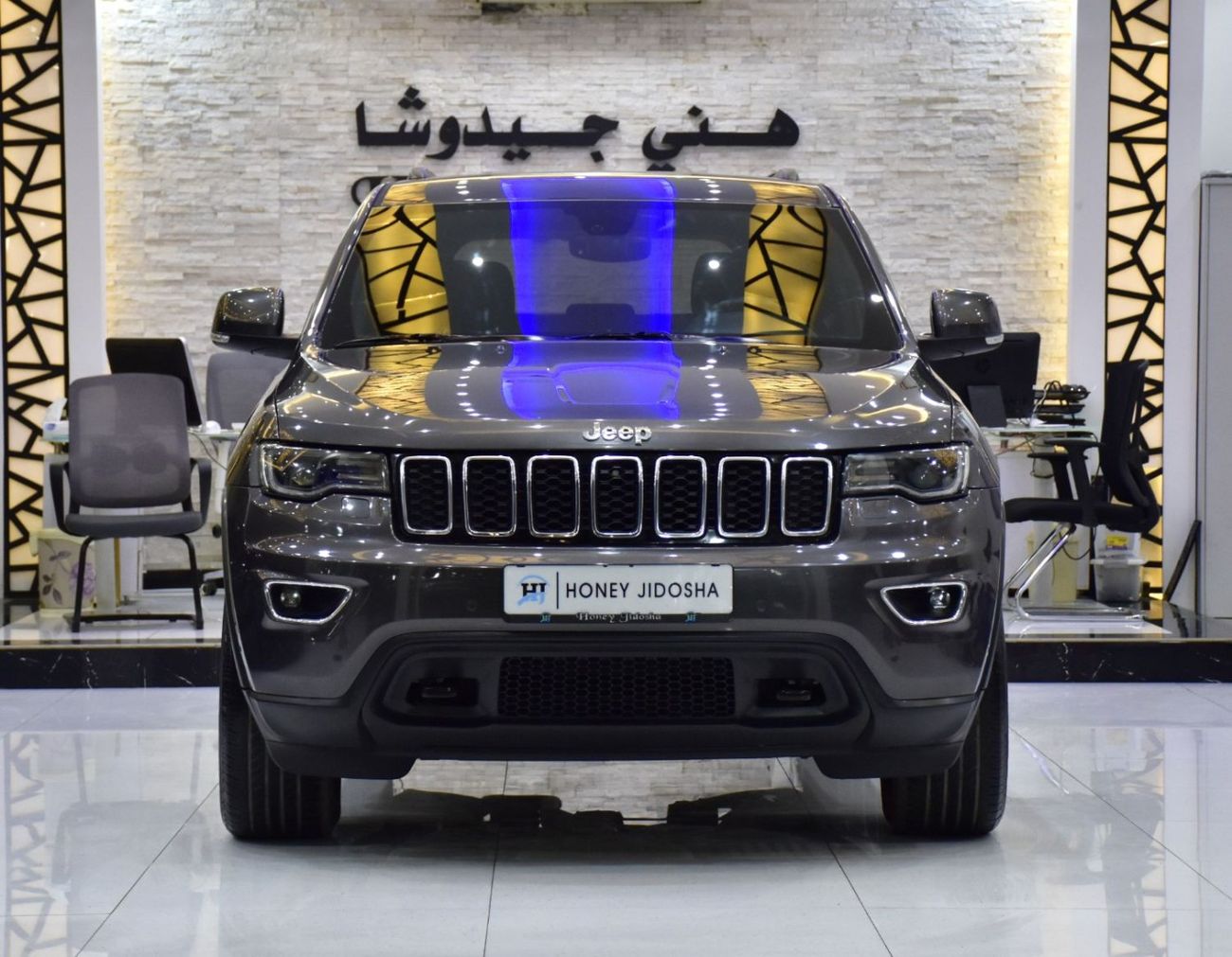 جيب جراند شيروكي EXCELLENT DEAL for our Jeep Grand Cherokee Laredo 4x4 ( 2017 Model ) in Grey Color GCC Specs