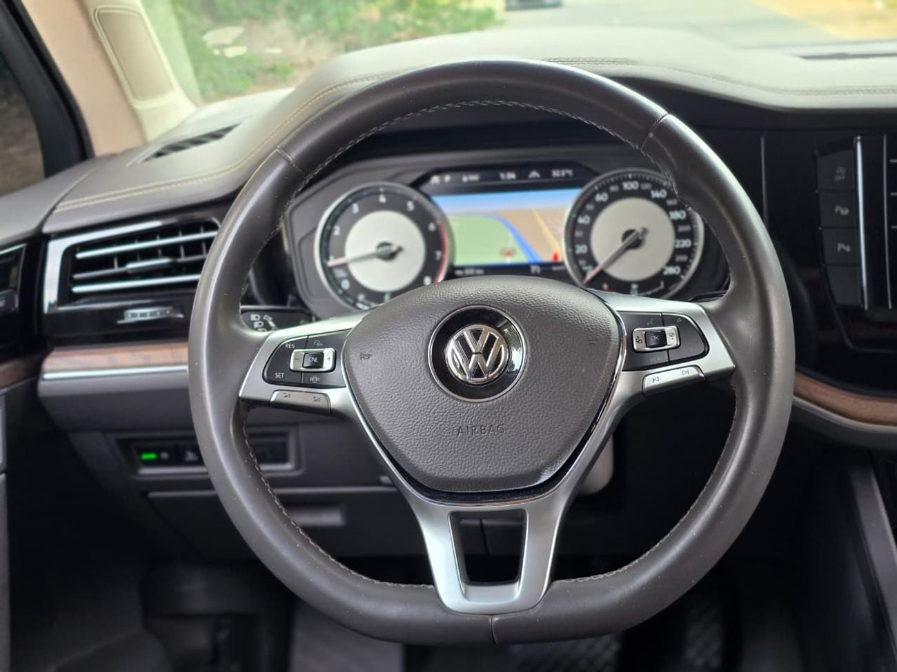 Volkswagen Touareg Comfortline 3.0L VOLKSWAGEN TOUAREG COMFOTLINE 2018 GCC // PERFECT CONDITION // ACCIDENT FREE
