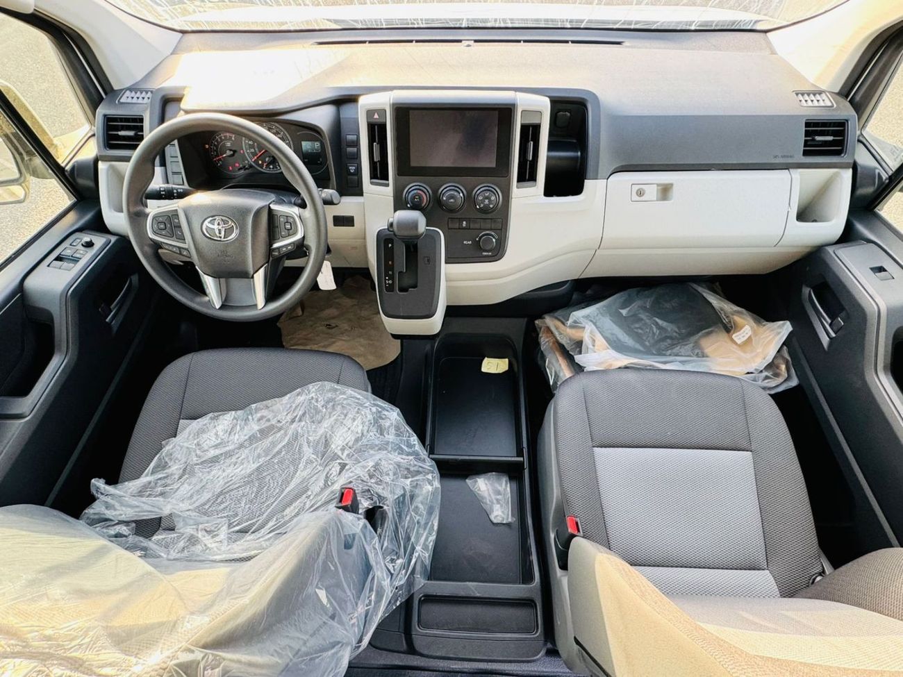 تويوتا هاياس Toyota Hiace Van 3.5L petrol A/T F/O WHITE COLOR