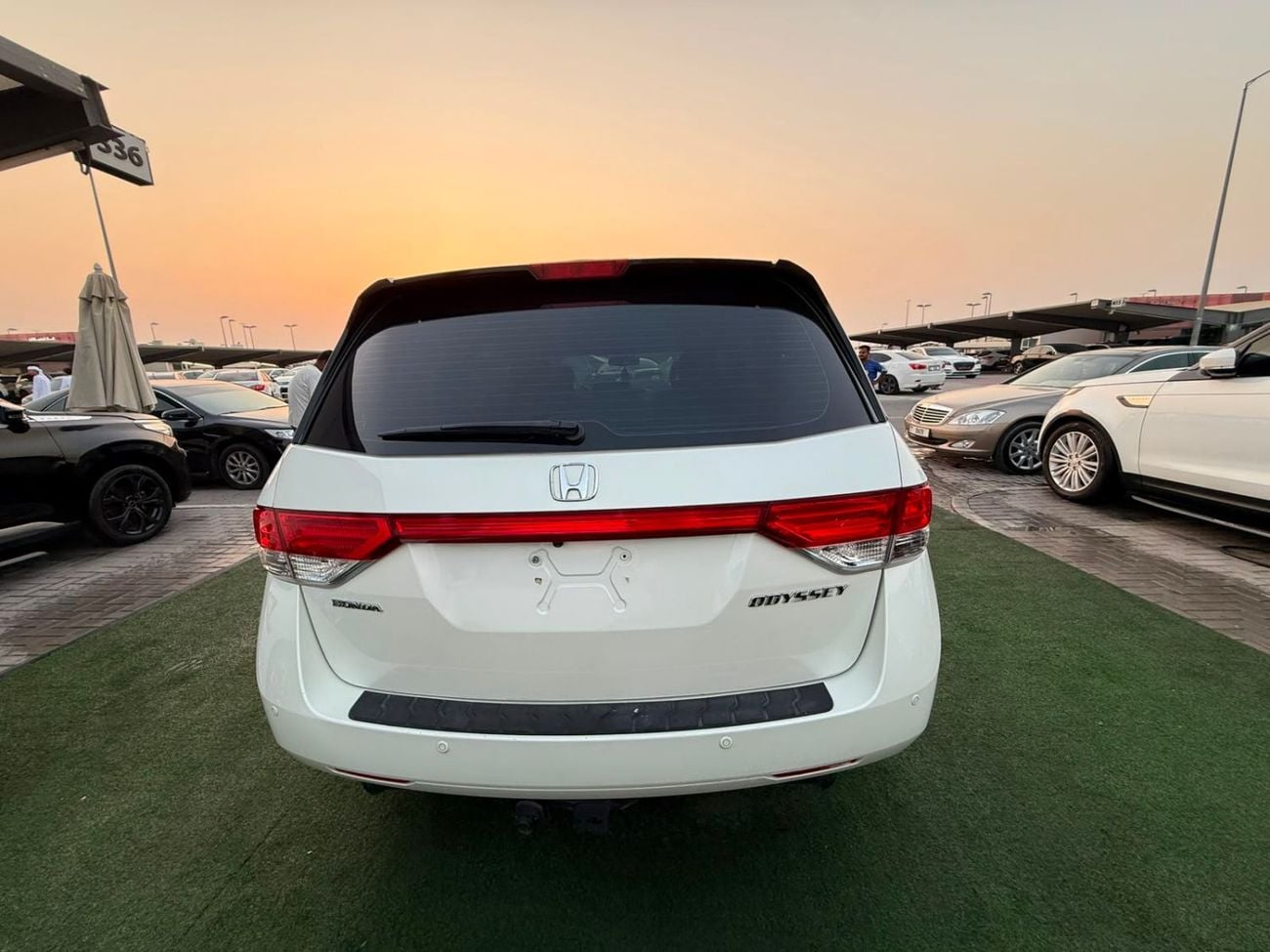 Honda Odyssey TOURING fully loaded in showroom condition