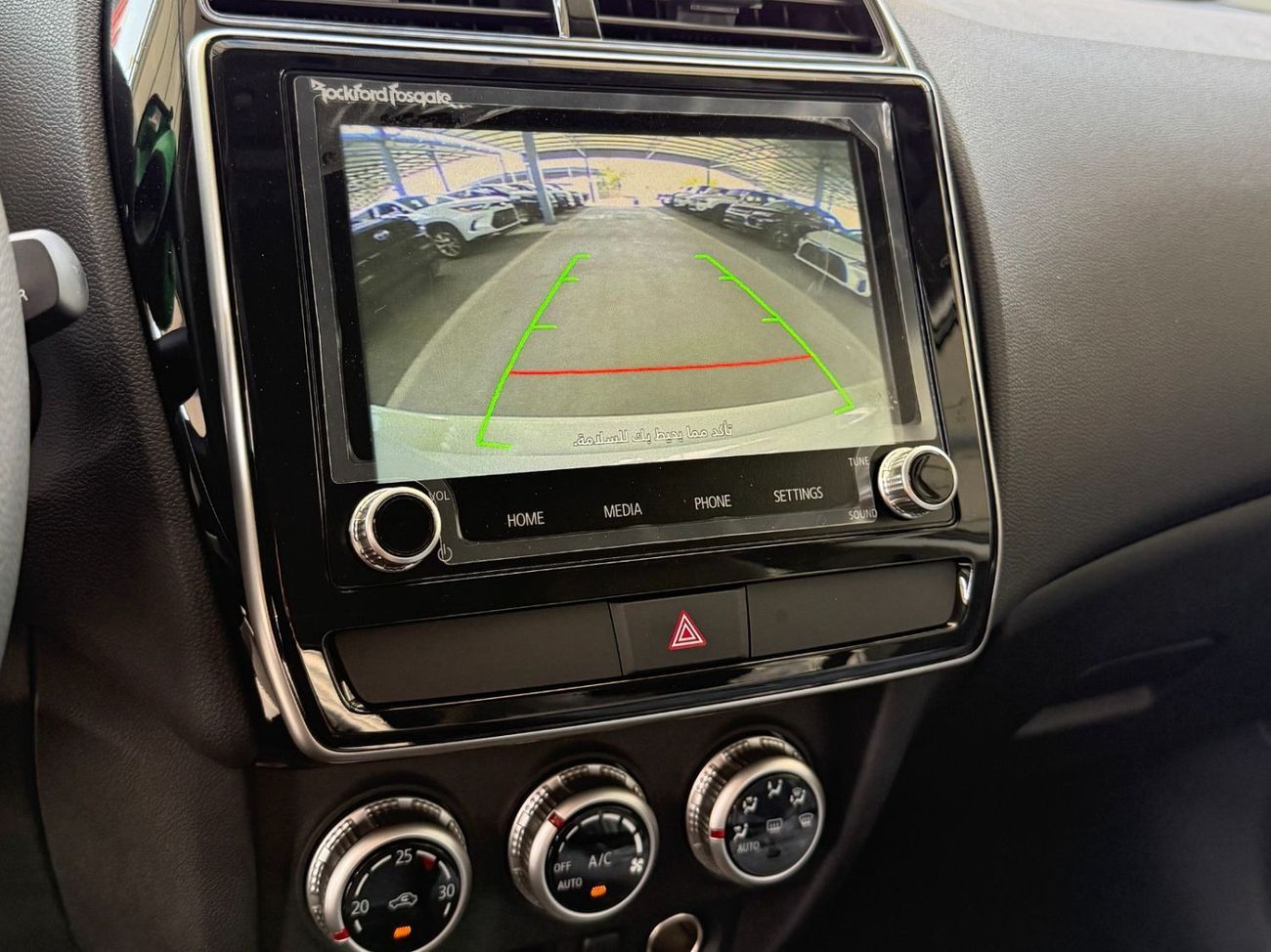 ميتسوبيشي ASX 2.0 LUXURY 4WD PANORAMA **EXPORT ONLY**التصدير فقط خارج الخليج***