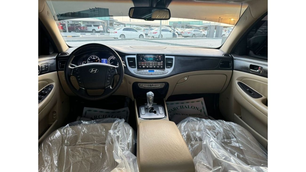 هيونداي جينيسس بحالة ممتازة من الداخل و الخارج