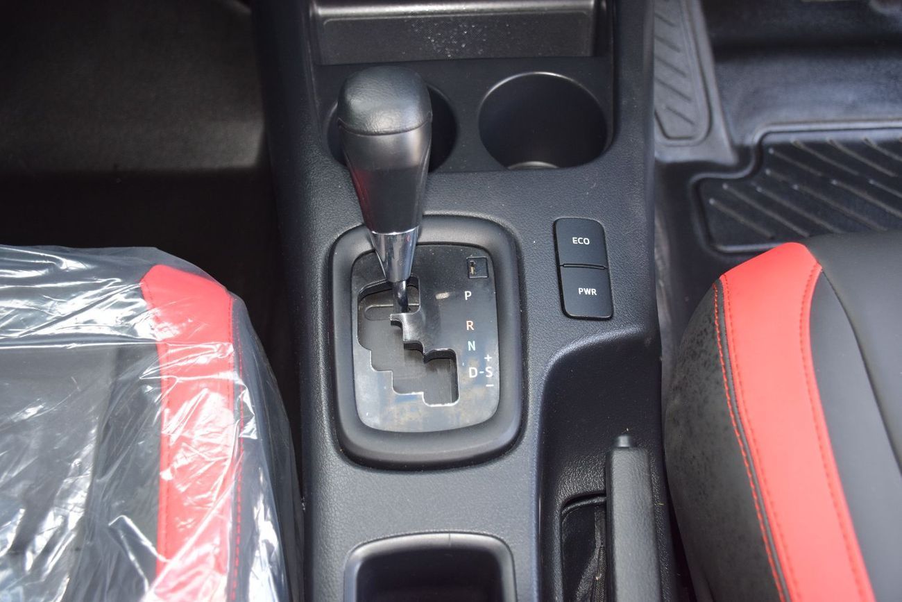 تويوتا هيلوكس 4x4 Diesel 2.8L (Right Hand )