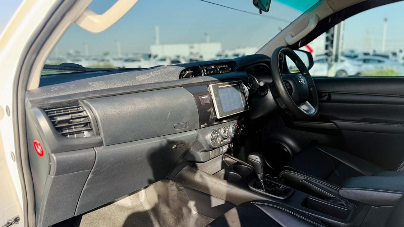 تويوتا هيلوكس 2019 | 2.8L DIESEL ENGINE | AT | RHD | ROOF RACK | SPORTS BAR | TOW HITCH | MULTIMEDIA SCREEN | PREM