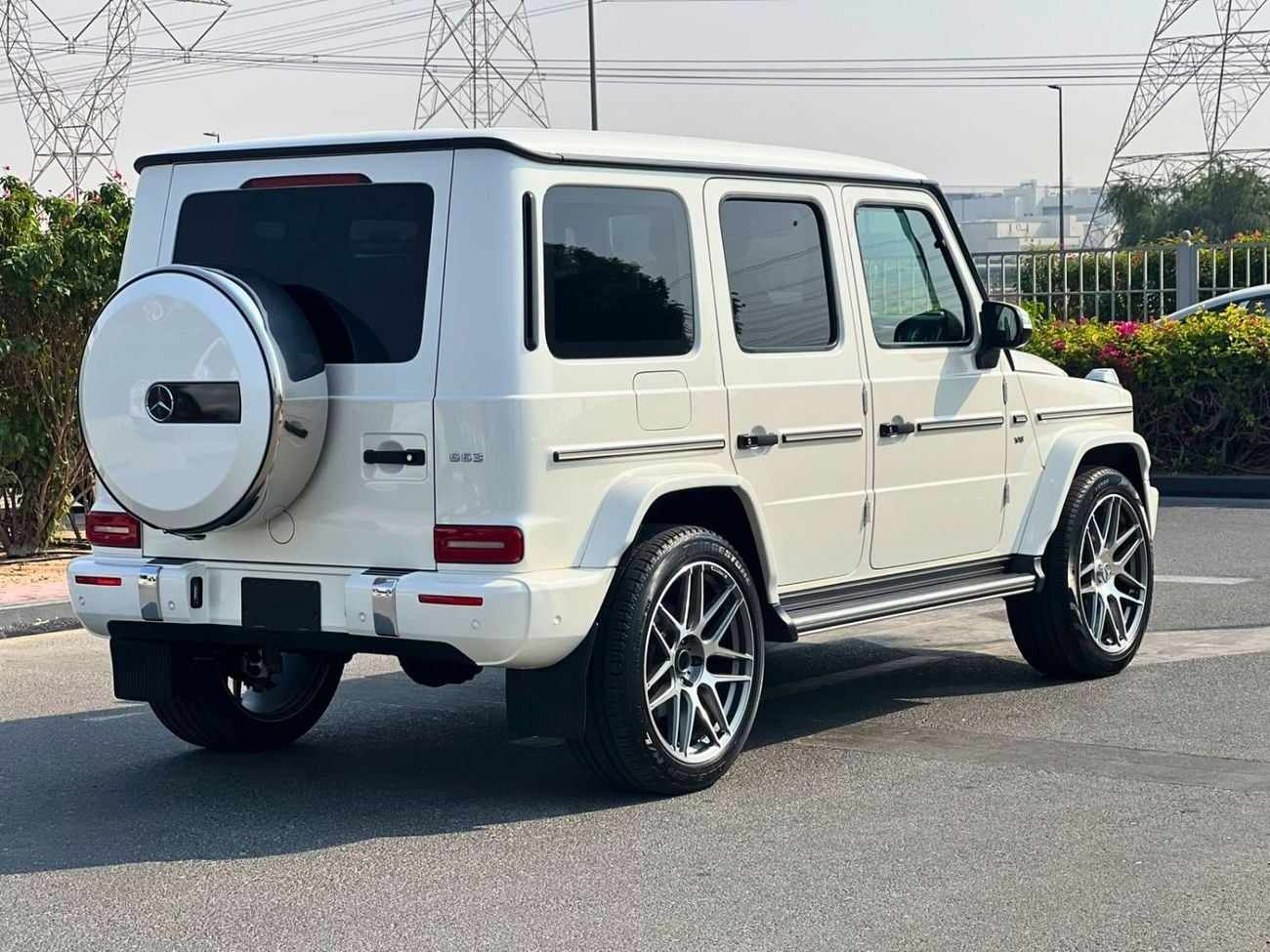Mercedes Benz G63 AMG STANDARD Additional Details: - Extras: Feature set follows the Japanese-spec G 550 configuration — please req