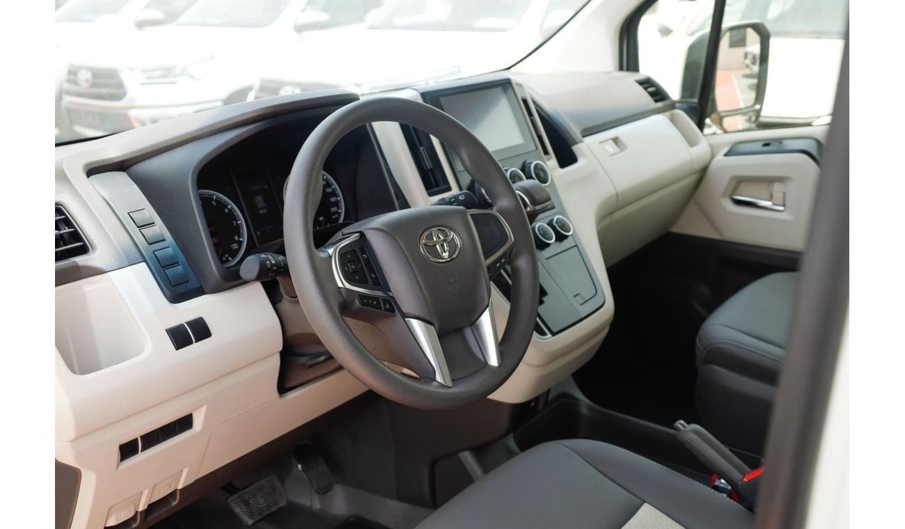 Toyota Hiace TOYOTA HIACE 3.5 AT GL WHITE 2025