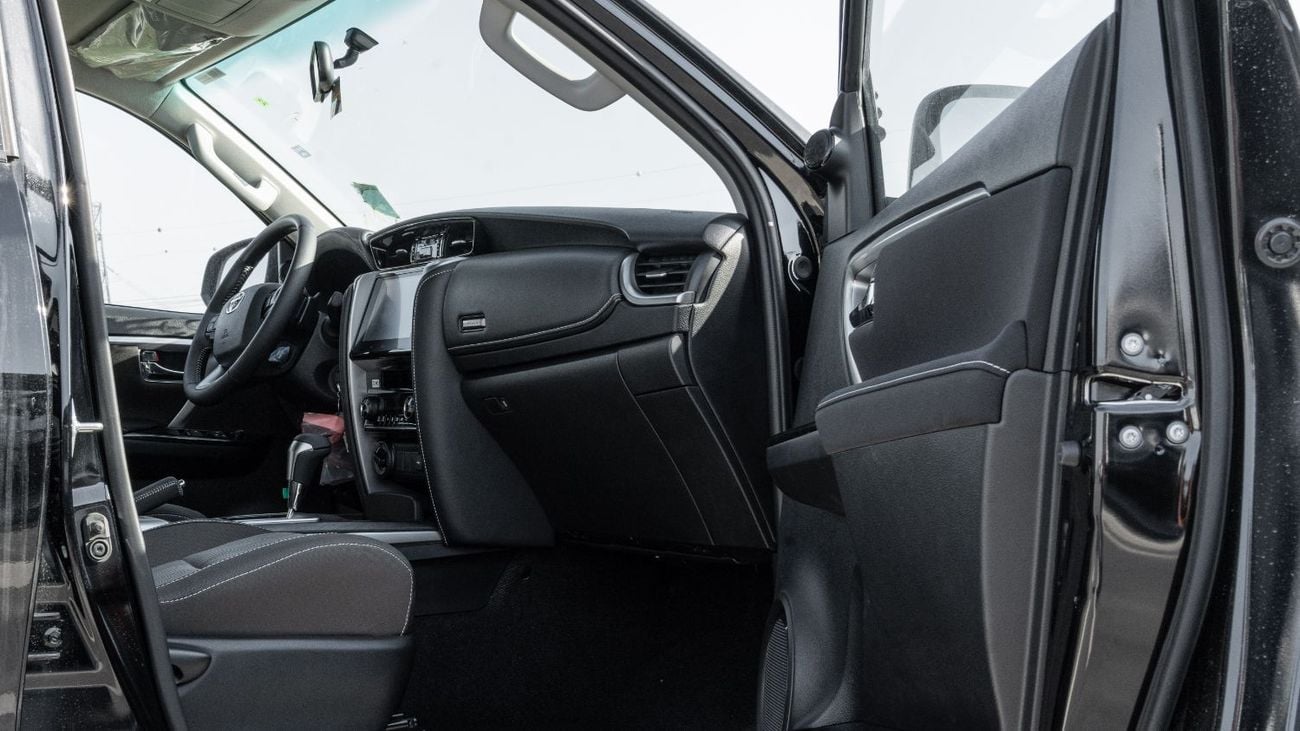 تويوتا فورتونر 2026 Toyota Fortuner VX 4.0L AT Petrol (Black-Black)