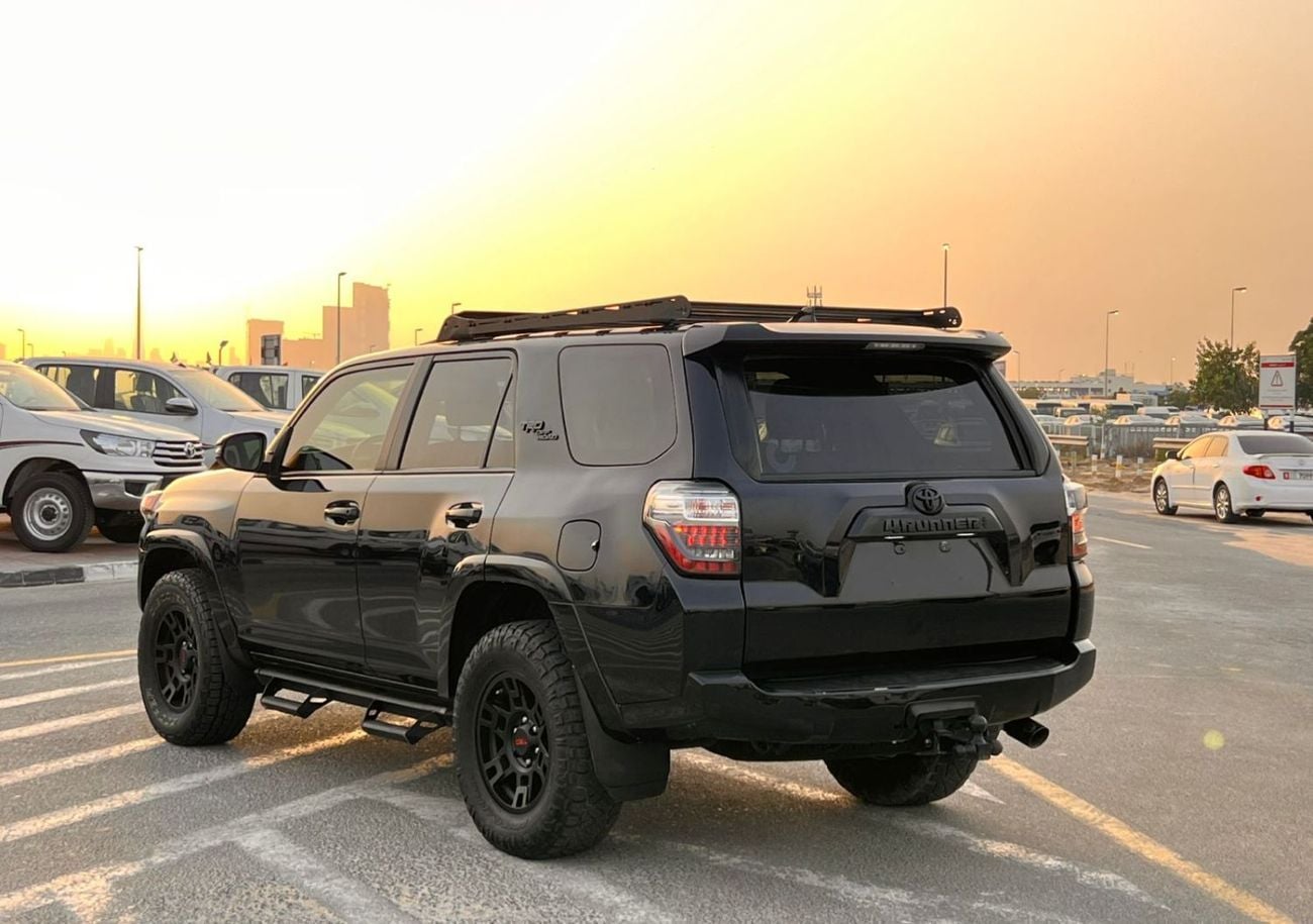 تويوتا فور رنر  2023 Toyota 4Runner Full Option 4.0L V6 - Rear Camera - AWD 4x4 - Sunroof - Leather Se
