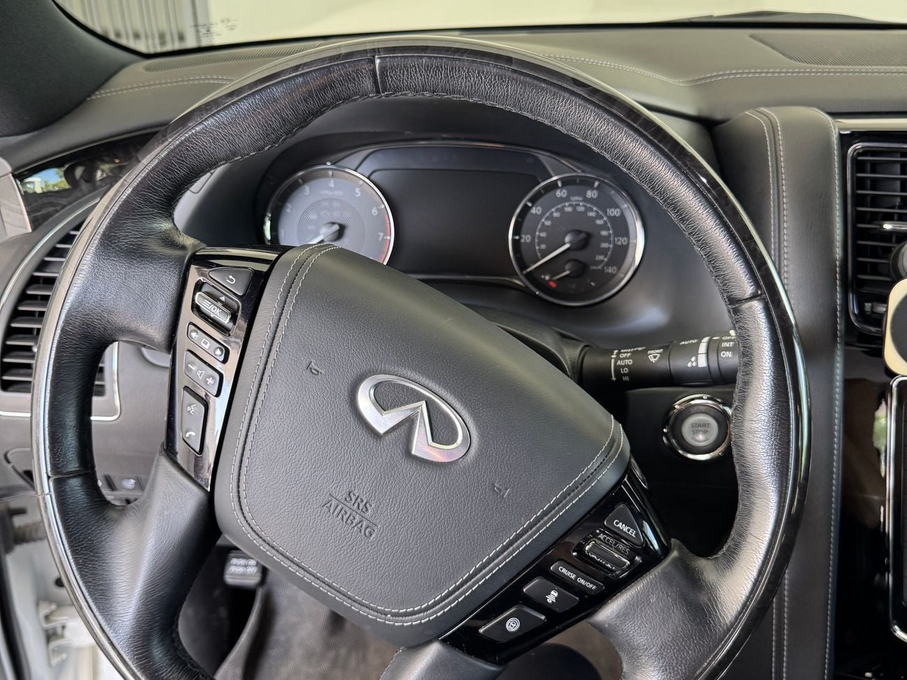 Infiniti QX80 LUXE SENSORY PROACTIVE Sensory 4WD CLEAN CARFAX