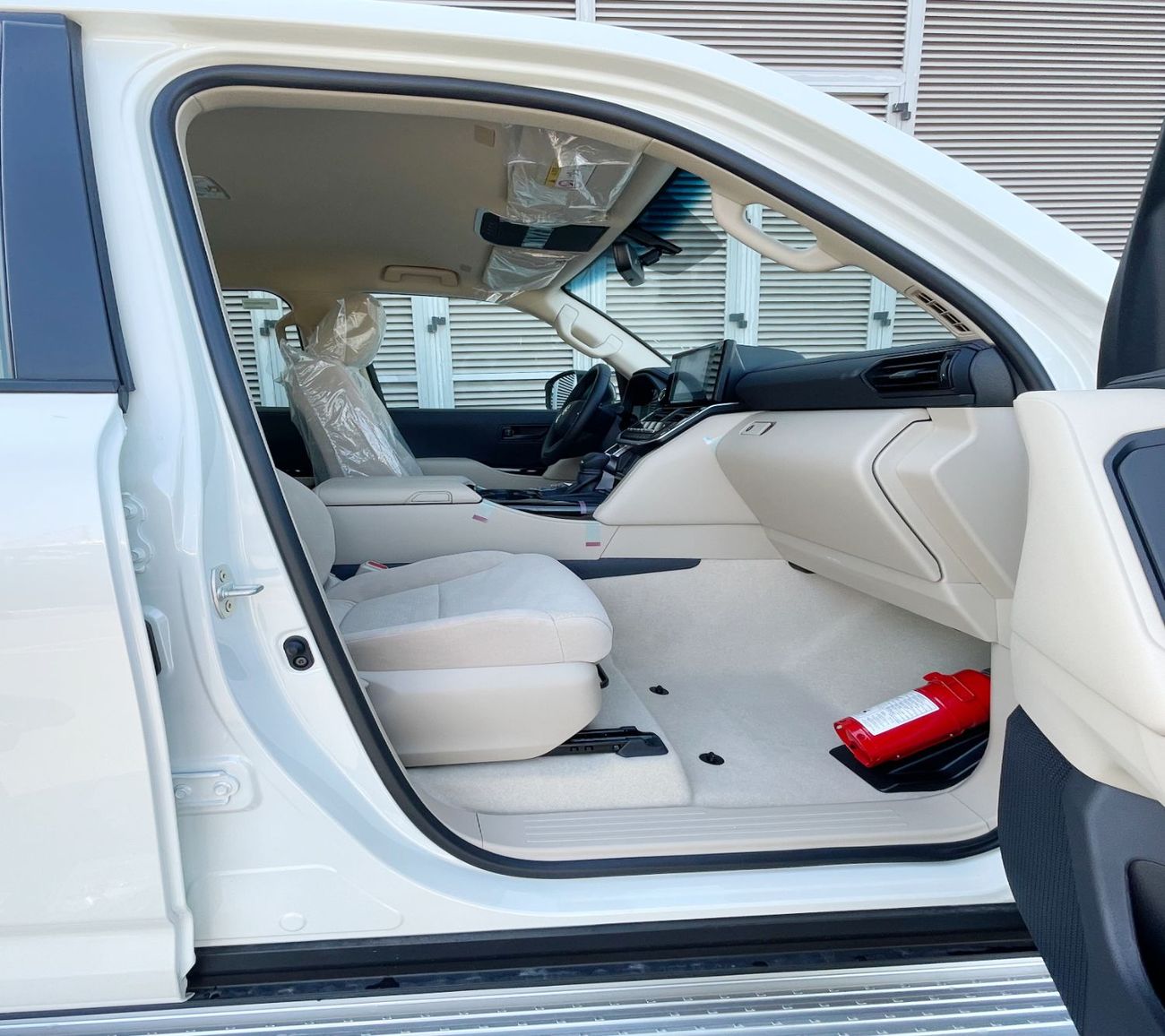 تويوتا لاند كروزر GXR 4.0L  (300 Series) (GRJ 300) 2026 model basic option