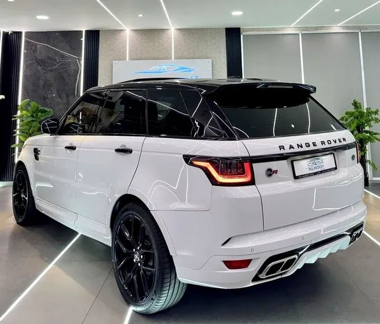 Land Rover Range Rover Sport SVR 5.0L (575 HP) AWD