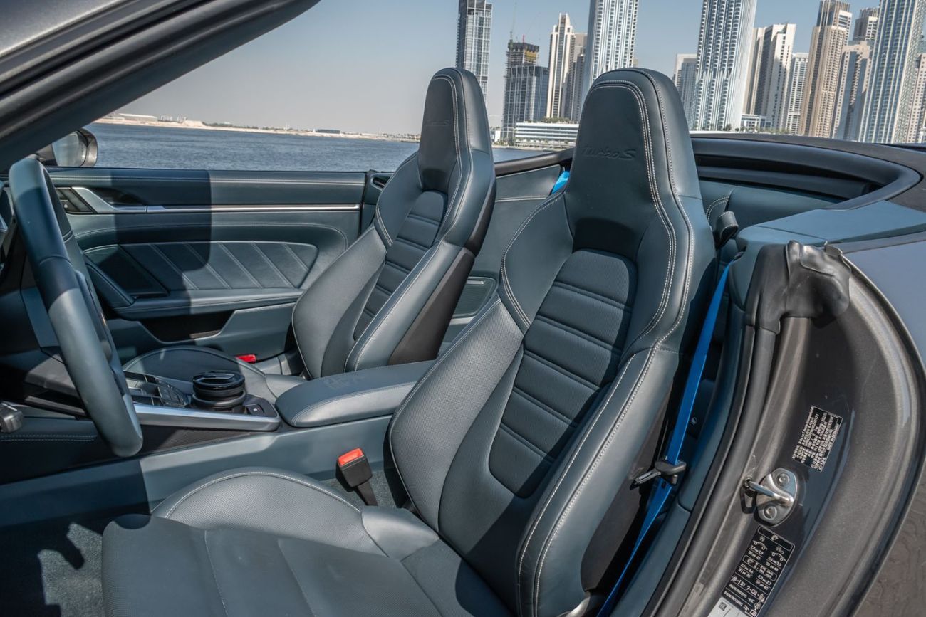 بورش 911 Turbo S 3.8L (640 HP) Convertible