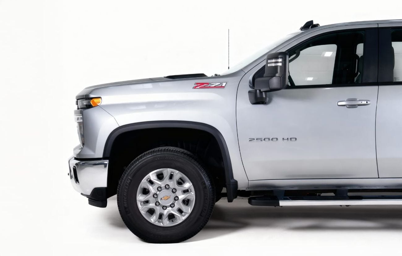 Chevrolet Silverado 2500 CREW/CAB 6.6 2500HD Z71 OFFROAD PACKAGE GCC SPECS 2025MODEL
