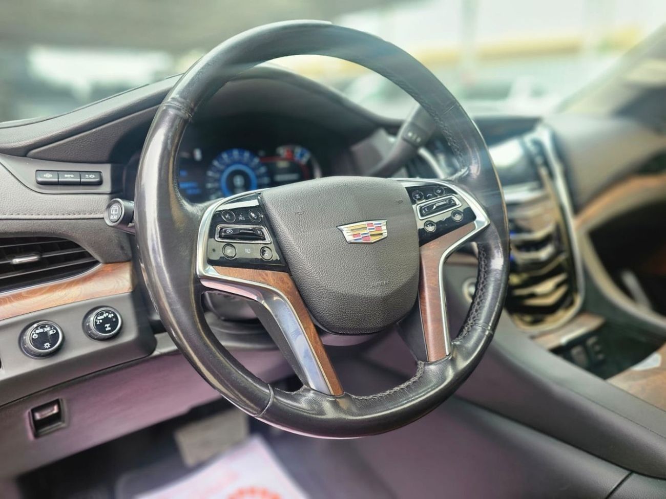 كاديلاك إسكالاد Premium Luxury Platinum 6.2L 4WD