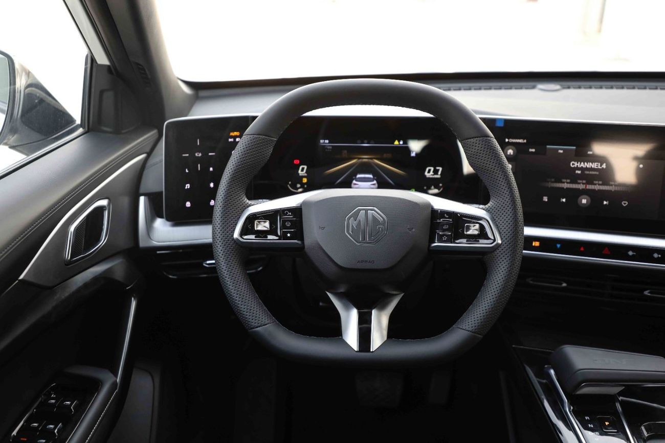 أم جي 1 2024 MG1 1.5 CVT LUXURY - رمادي أسود مزدوج طن من الداخل Black teche | تصدير فقط