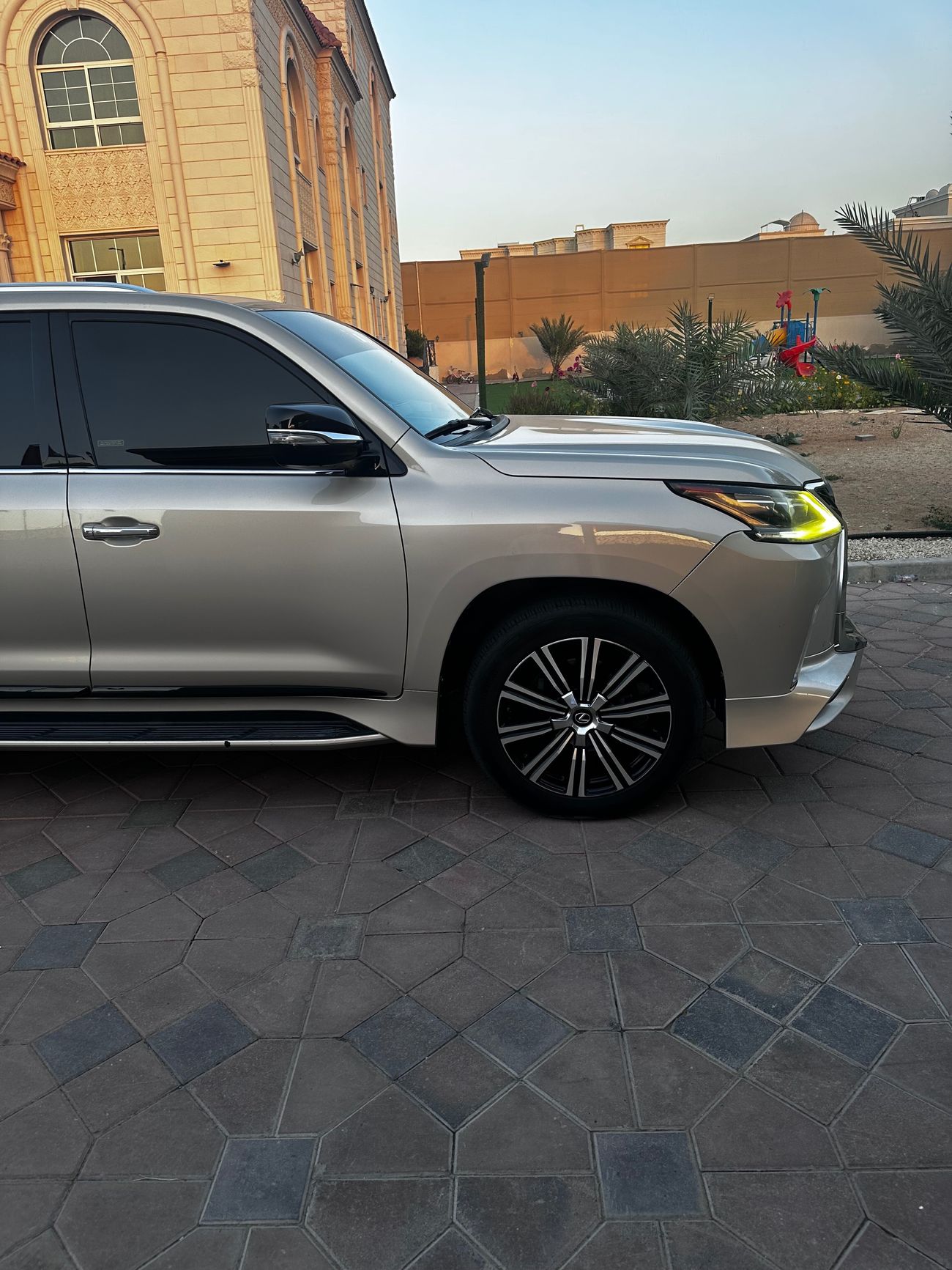 Lexus LX 570 Sport 5.7L