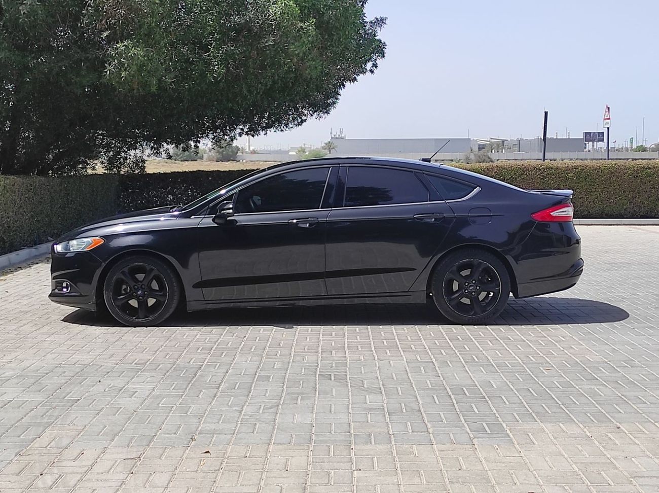 Ford Fusion SE 2.0L Ford fusion 2015 Gcc V4 full options no1