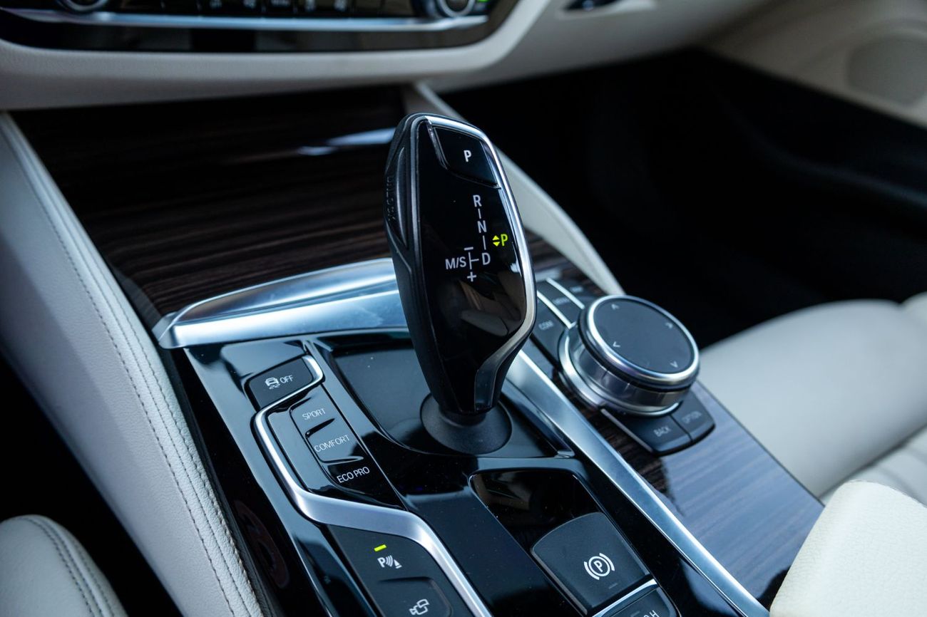 BMW 530i Luxury 2.0L