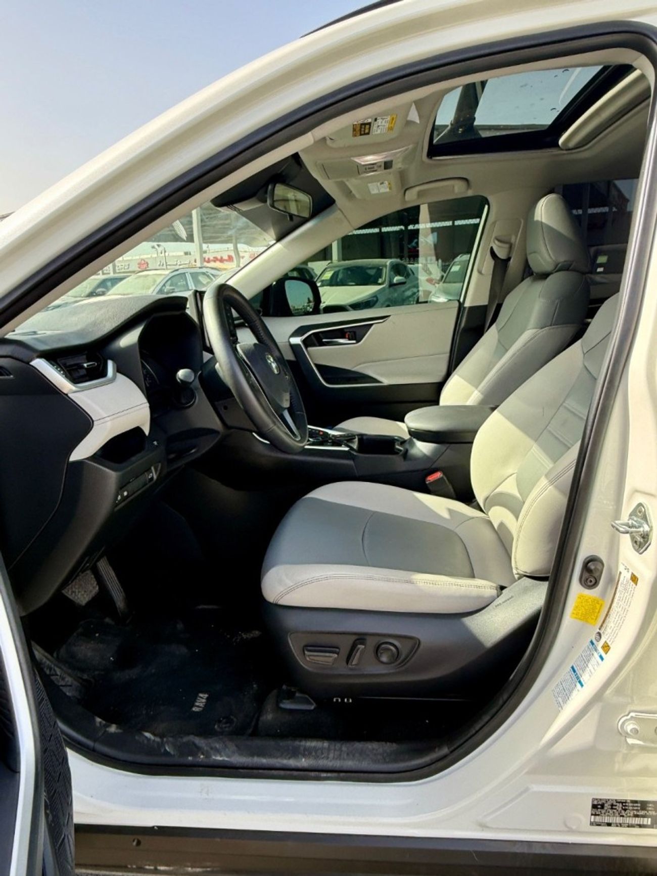 تويوتا راف ٤ XLE 2.5L