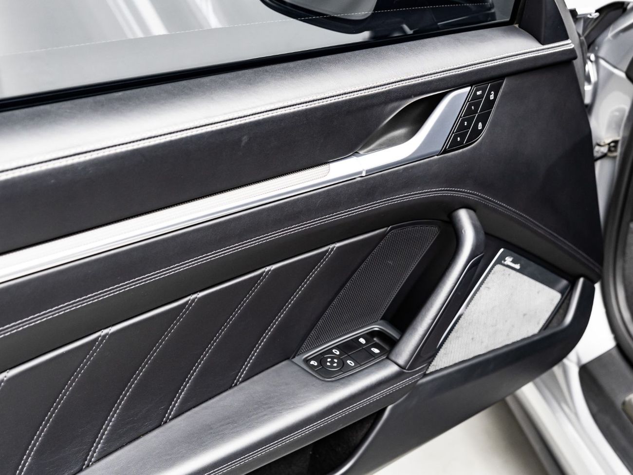 بورش 911 Turbo S 3.8L (640 HP) Coupe