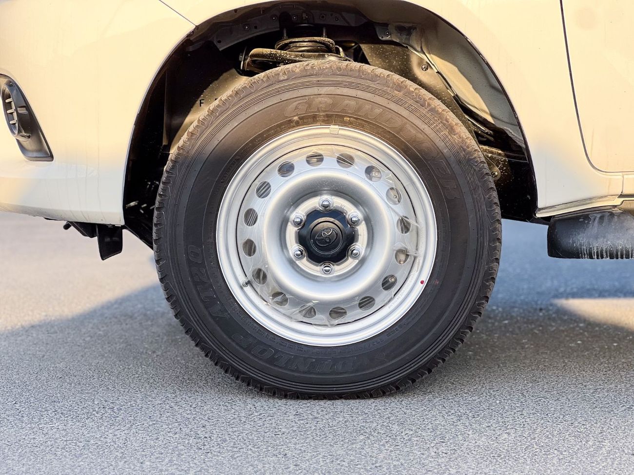 Toyota Hilux EXPORT PRICE - TOYOTA HILUX SC DLX 2.4L DSL