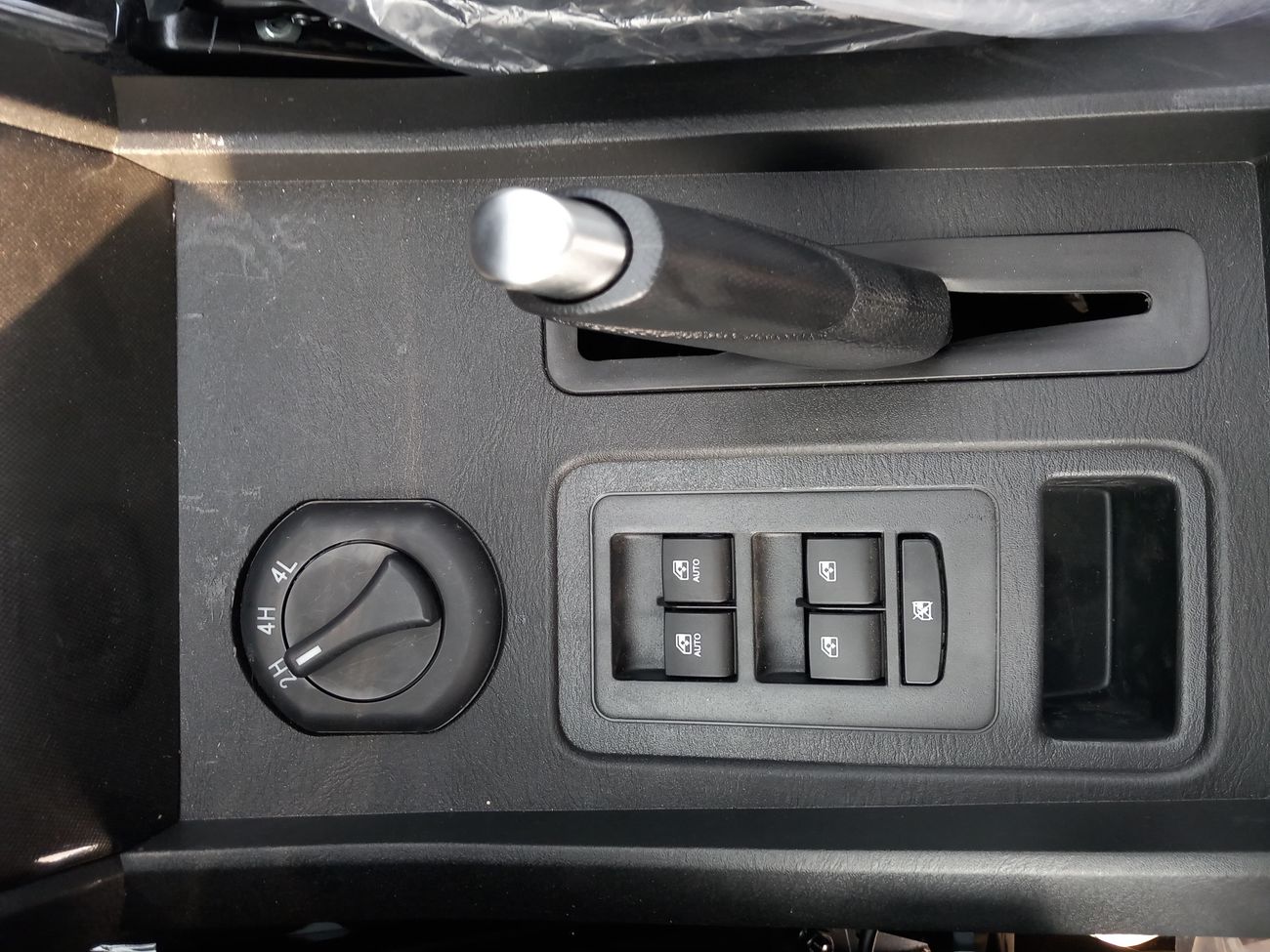 ماهيندرا سكوربيو 2.2L MHAWK TURBO DIESEL / "7" DVD SCREEN / 4WD