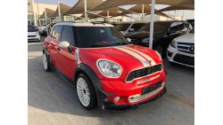 Mini Cooper S Countryman SUPER CLEAN CAR ORIGINAL PAINT WITH SPECIAL CARBON FIBER KIT AND LOW MILEAGE