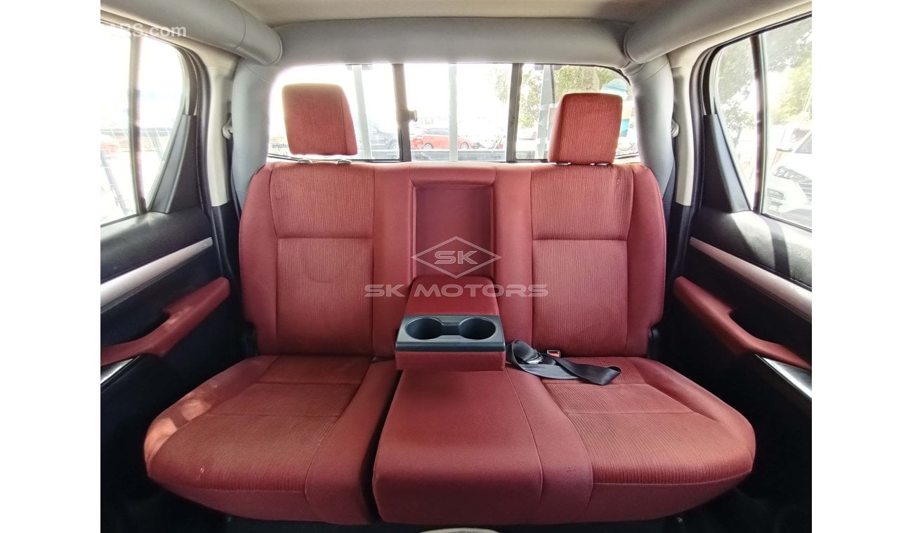 تويوتا هيلوكس 2.7L, 17" Rims, Xenon Headlights, Fabric Seat, Cool Box, ECO/PWR Mode, Front & Rear A/C (LOT # 7497)