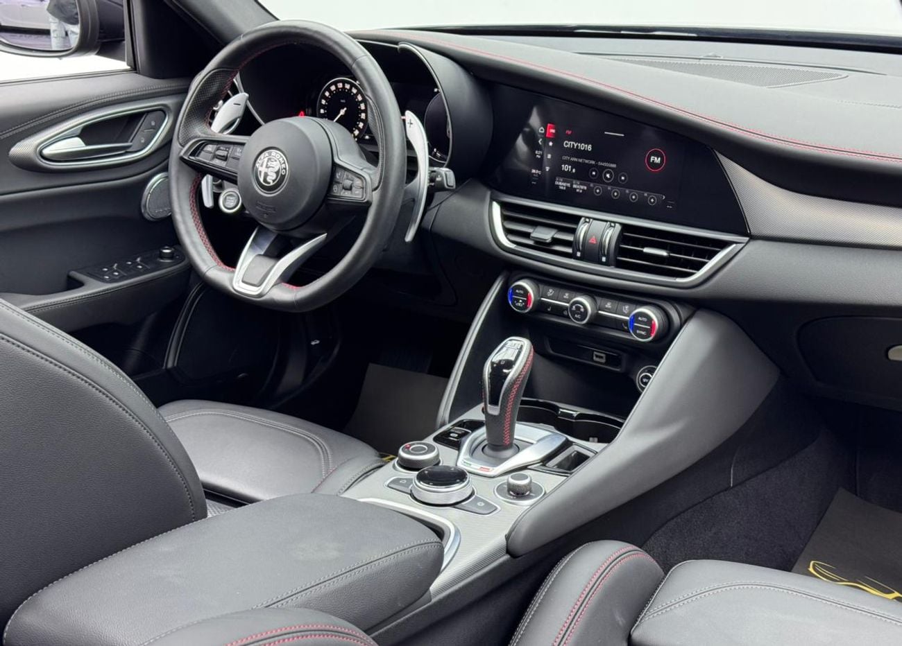 ألفا روميو جوليا 2024 Alfa Romeo Giulia Competizione Q2, 2030 Alfa Romeo Warranty + Service Pack, Very Low Km, GCC